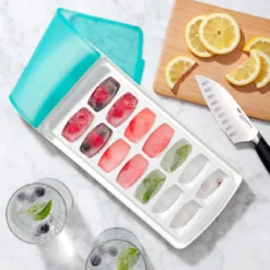 Bandeja de hielo con tapa de silicona OXO
