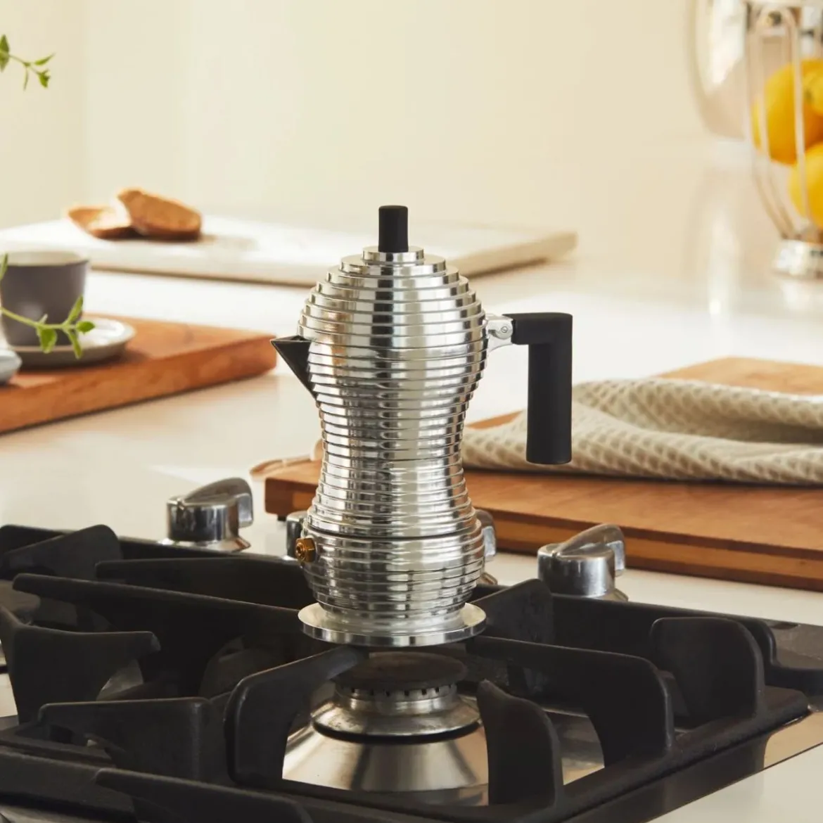 Cafetera de aluminio fundido de Michele De Lucchi Pulcina Alessi (apta inducción)