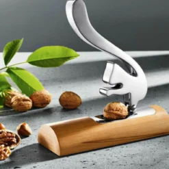 Cascanueces Scoiattolo de acero con base de madera Alessi