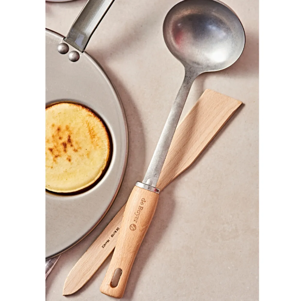 Cucharón de acero inoxidable mango de madera De Buyer