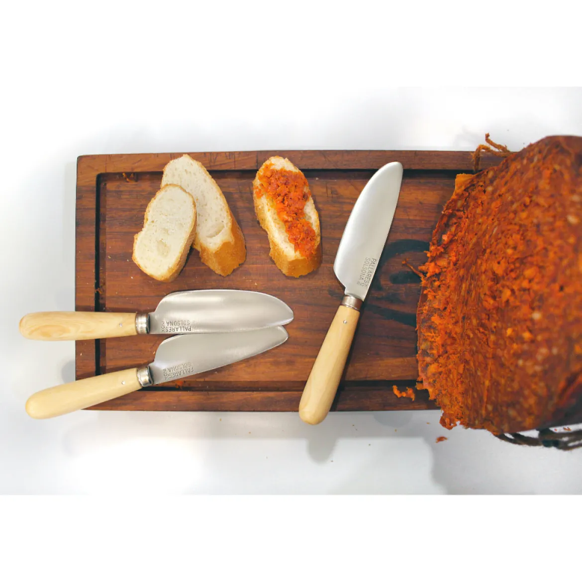 Cuchillo de mantequilla, paté y sobrasada Pallarès