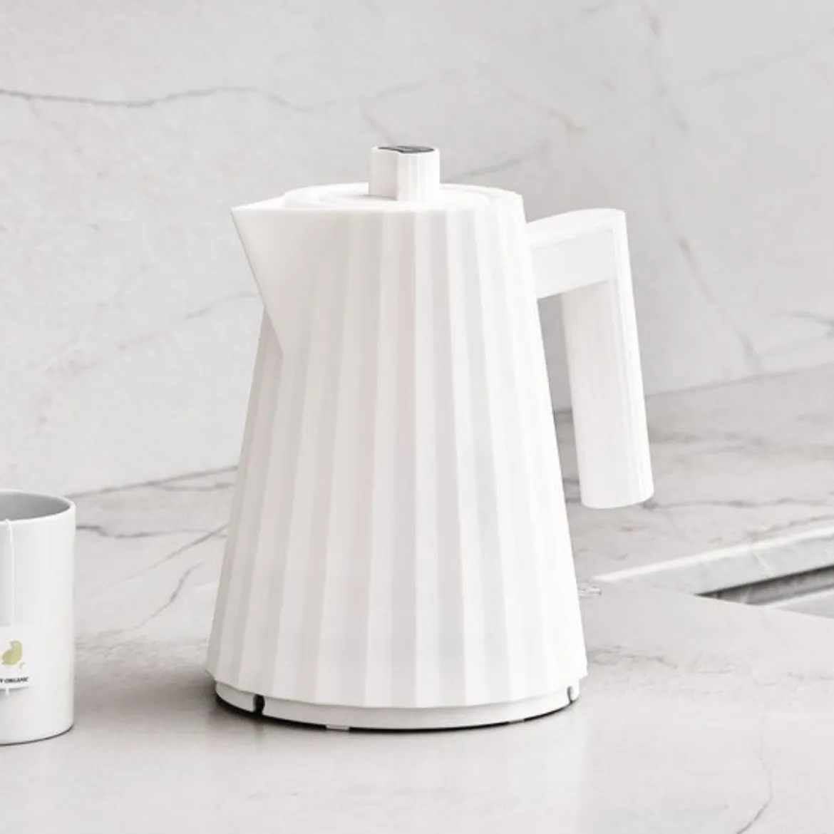 Hervidor eléctrico pequeño Plisse Alessi
