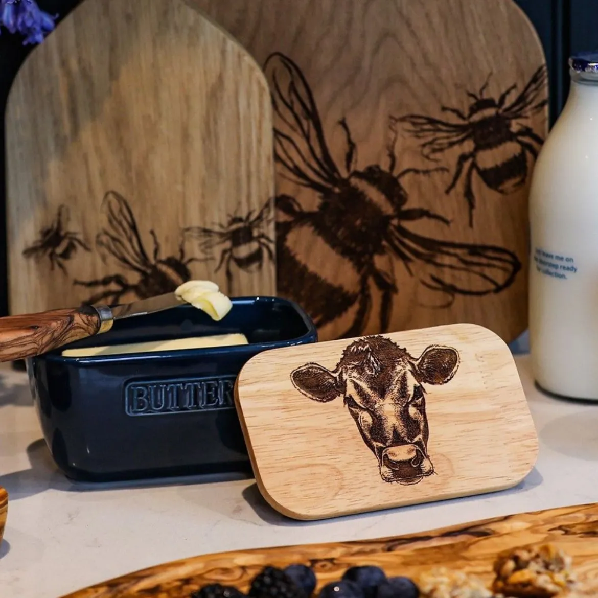 Mantequera cerámica con tapa de madera de roble Selbrae