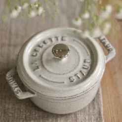 Mini cocotte de hierro fundido Staub