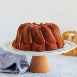 Molde Pirouette dorado Bundt Nordic Ware