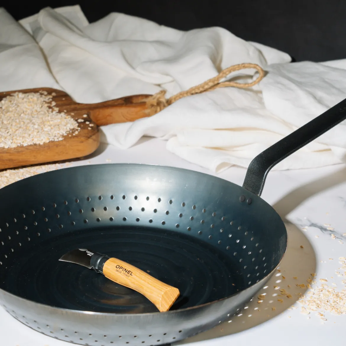 Pack sartén para castañas De Buyer y cuchillo para castañas Opinel