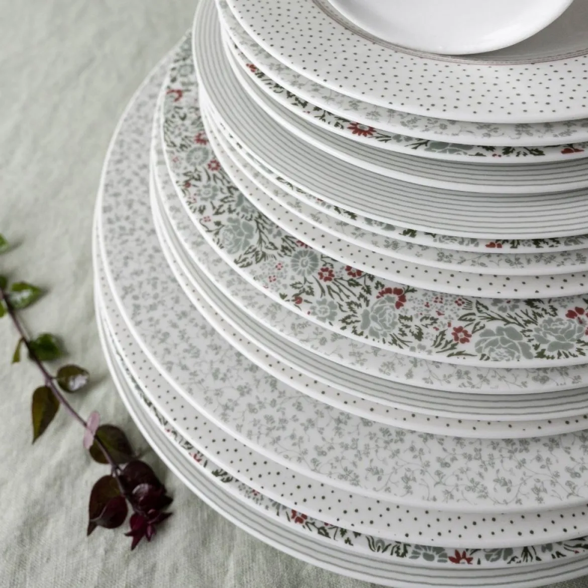 Platos de porcelana Wild Clematis Laura Ashley