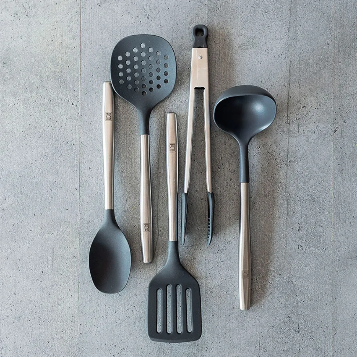 Set de 5 utensilios con bote Signature Bra