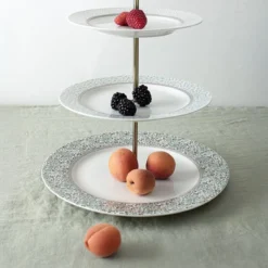 Stand para tartas de 3 pisos de porcelana Wild Clematis Laura Ashley