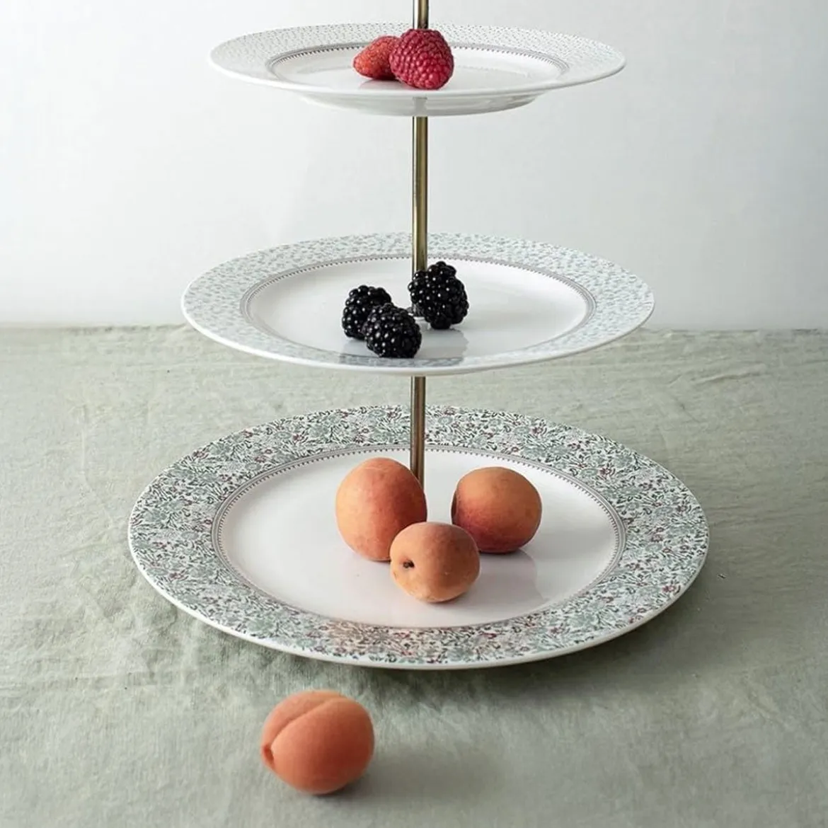 Stand para tartas de 3 pisos de porcelana Wild Clematis Laura Ashley