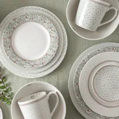 Vajilla de 16 piezas de porcelana Wild Clematis Laura Ashley
