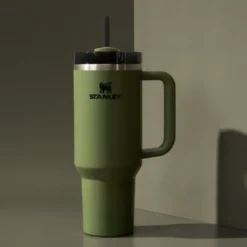Vaso termo con asa y pajita The Quencher FlowState Stanley